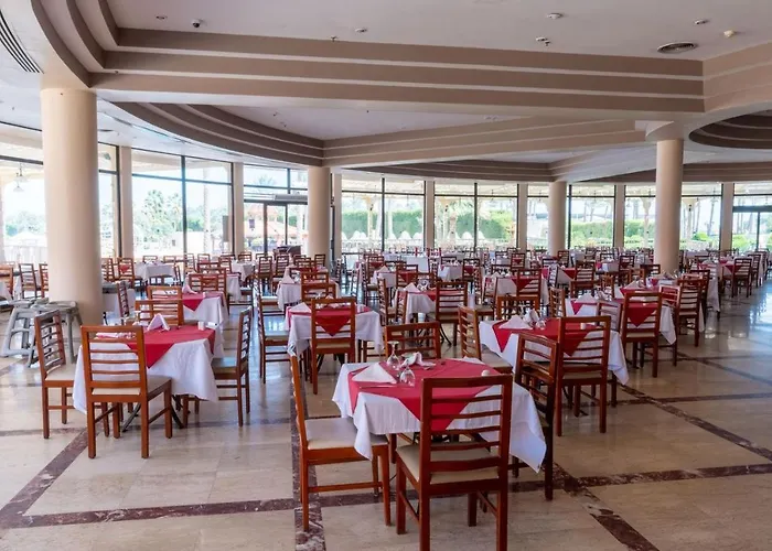 אתר נופש Parrotel Aqua Park 4*