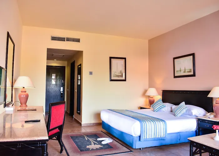 Parrotel Aqua Park 4*