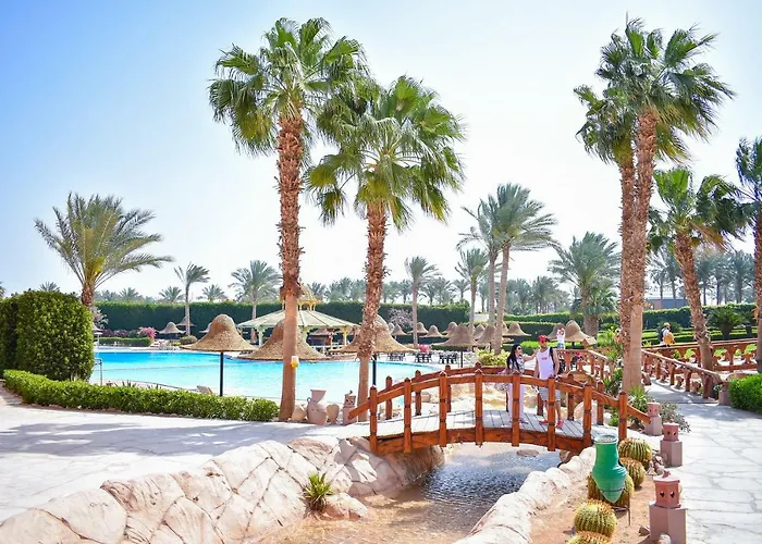 Parrotel Aqua Park 4*
